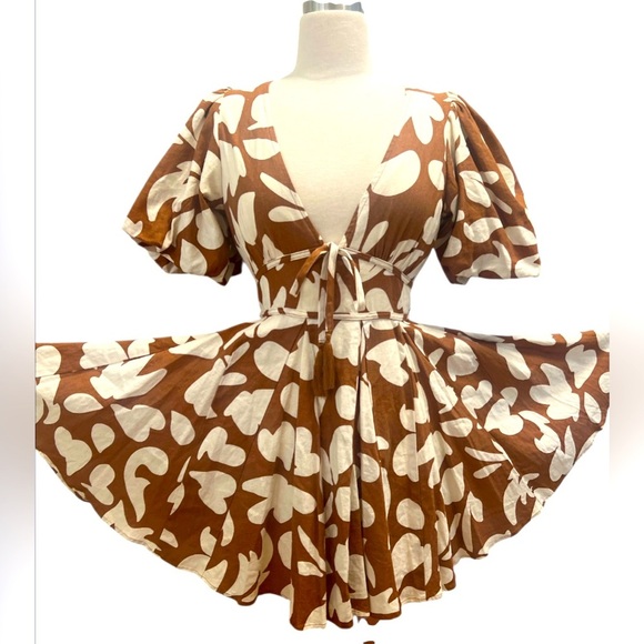 Elegant Brown and White Floral Mini Dress - Picture 2 of 7